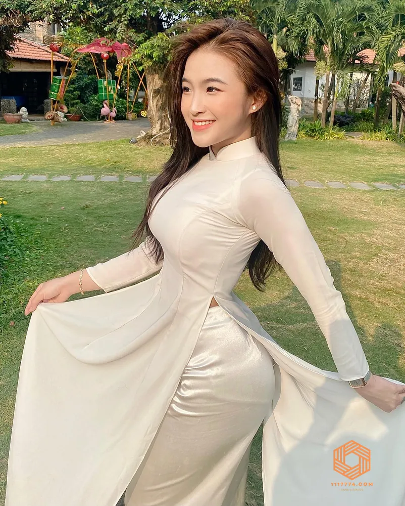 Ảnh Phan Thị Bảo Trân mặc áo dài học sinh mông cực cong